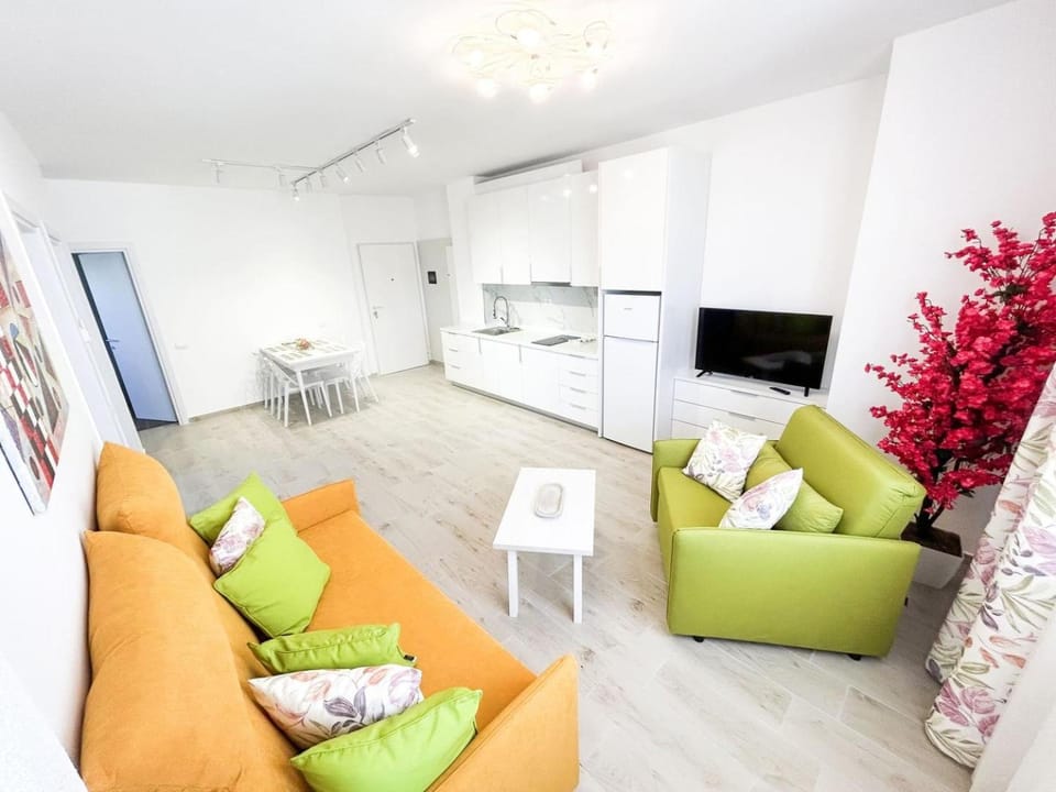 Communal lounge/ TV room, TV and multimedia, Kitchen or kitchenette, Living room, Seating area, Dining area, air conditioner, air conditioner