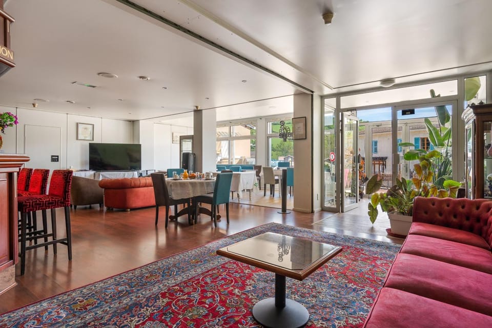 Property building, Living room