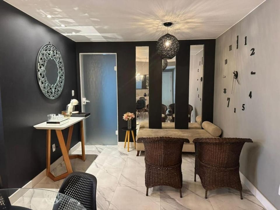Apto moderno com 4 quartos e Excelente localização 550m da Praia do Forte House in Cabo Frio
