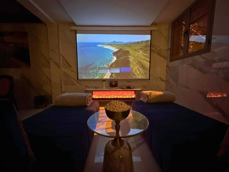 Communal lounge/ TV room