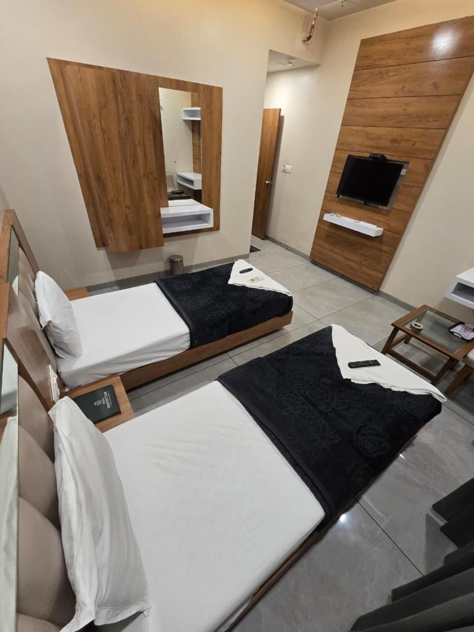 Bed, Bedroom, towels, wardrobe, air conditioner