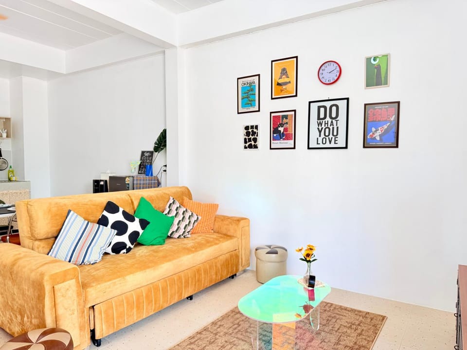 Living room, Seating area