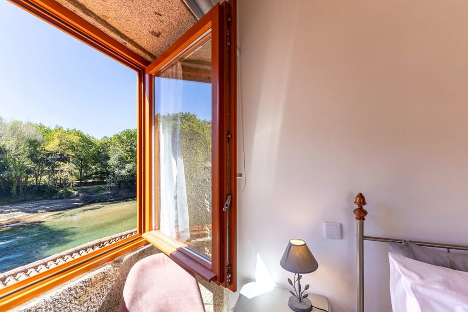 Bed, Natural landscape, View (from property/room), Photo of the whole room, River view