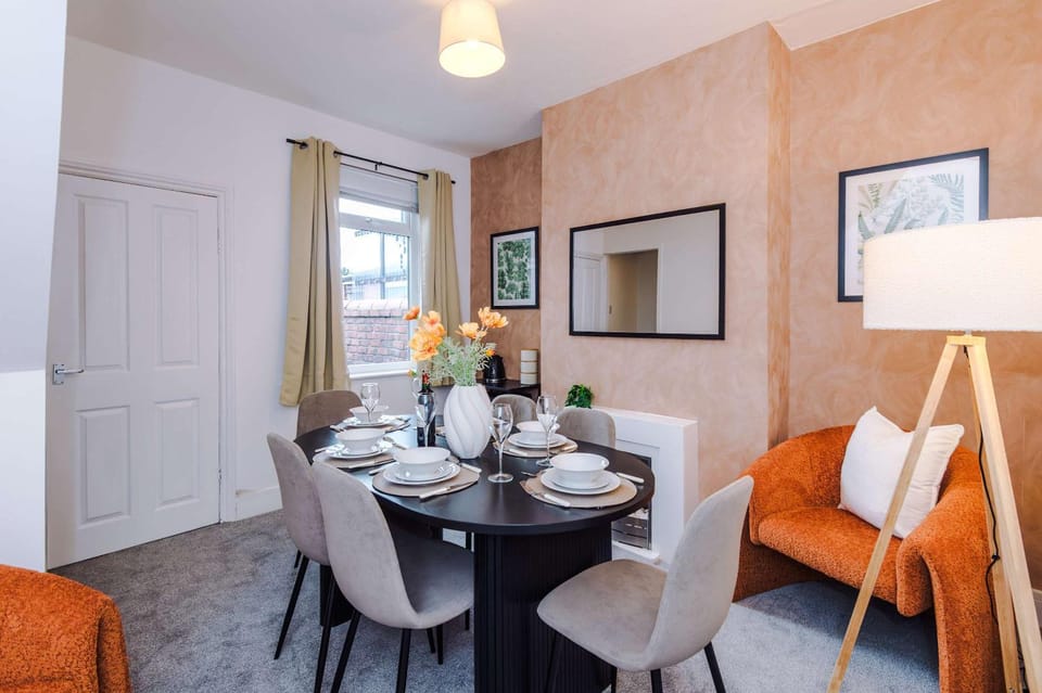 Seating area, Dining area