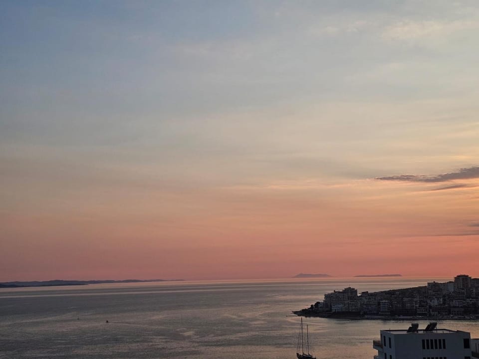 Sunset panorama Saranda Apartment in Sarandë