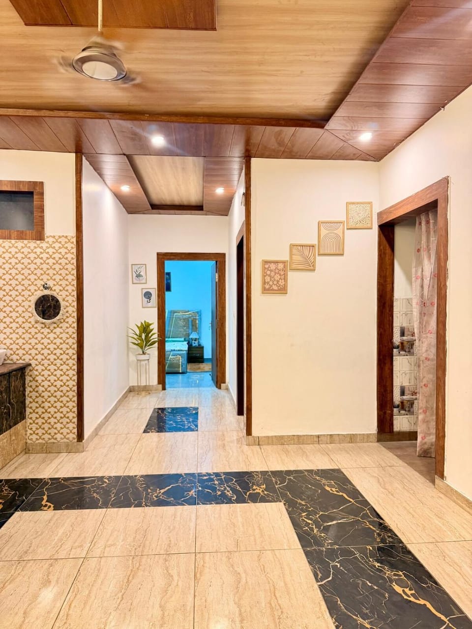 Luxury Palm Stay Bed and Breakfast in Punjab
