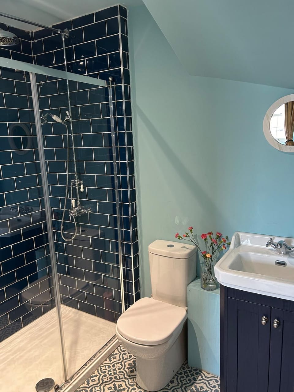 Spacious Sleeps 13 plus , Beachfront home in Shaldon House in Teignmouth