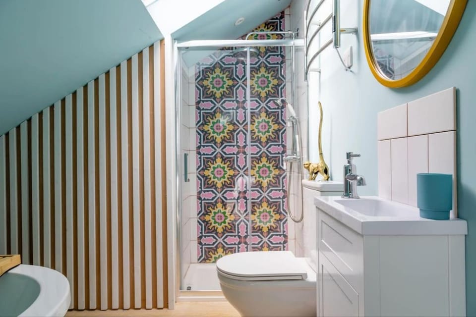 Spacious Sleeps 13 plus , Beachfront home in Shaldon House in Teignmouth