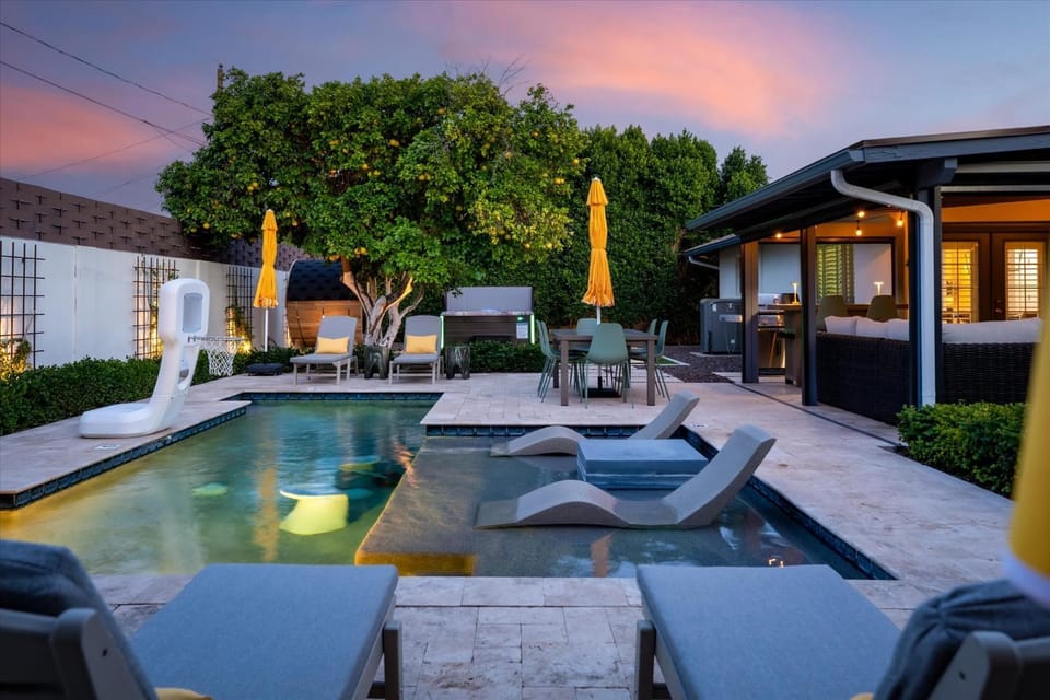 Elevated Old Town Scottsdale Pool Spa Sauna Gym House in Scottsdale