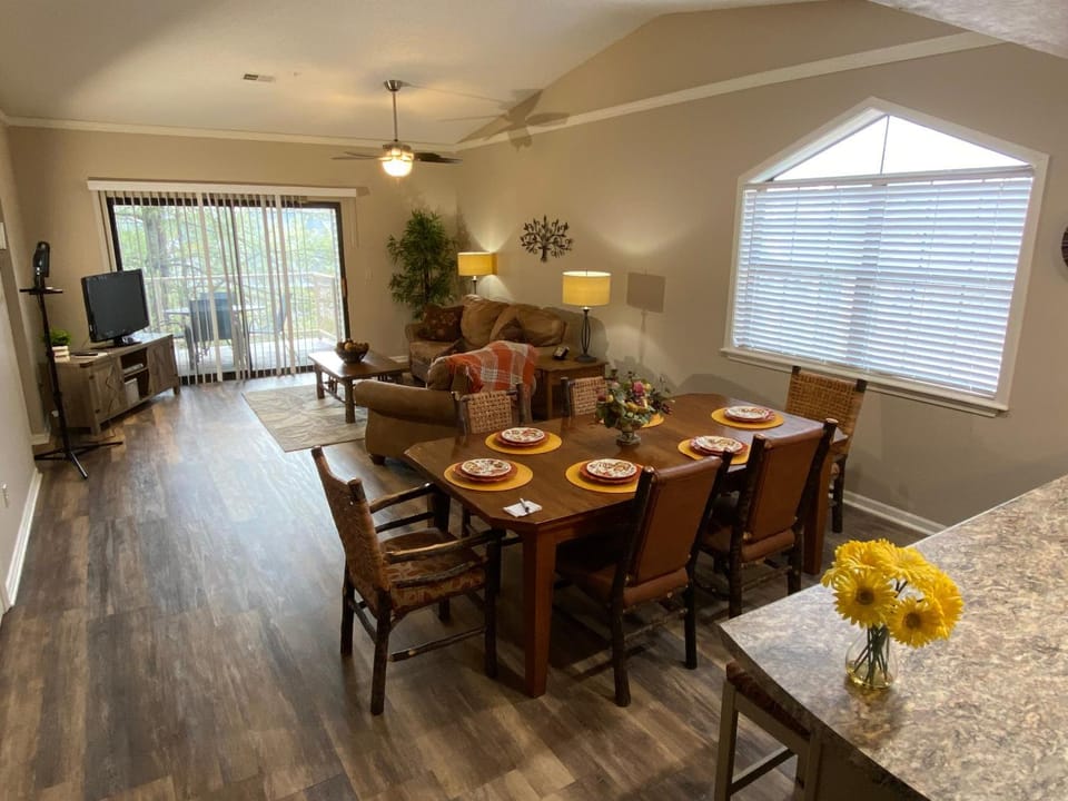 Living room, Dining area