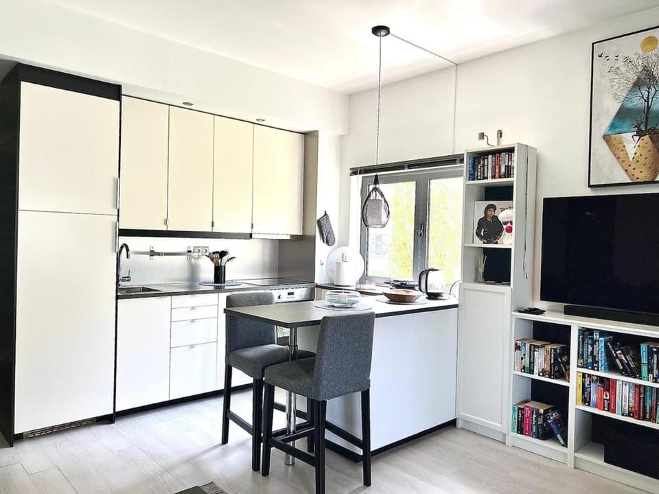 Stylish 1BR Marina Park - Pool & Loggia, centrally located Apartment in Lagos