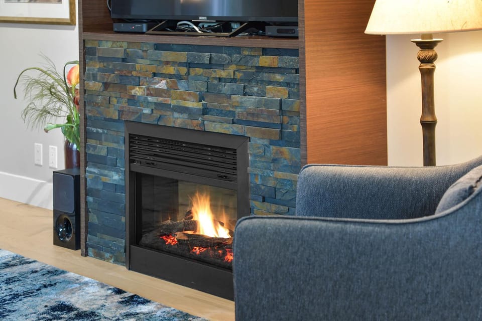 Finlayson Reach Luxury Bear Mountain Condo Views Patio & Amenities House in Langford