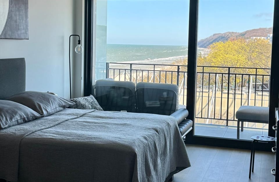 Bed, Natural landscape, View (from property/room), Balcony/Terrace, Living room, Photo of the whole room, Seating area, Bedroom, Sea view, Location