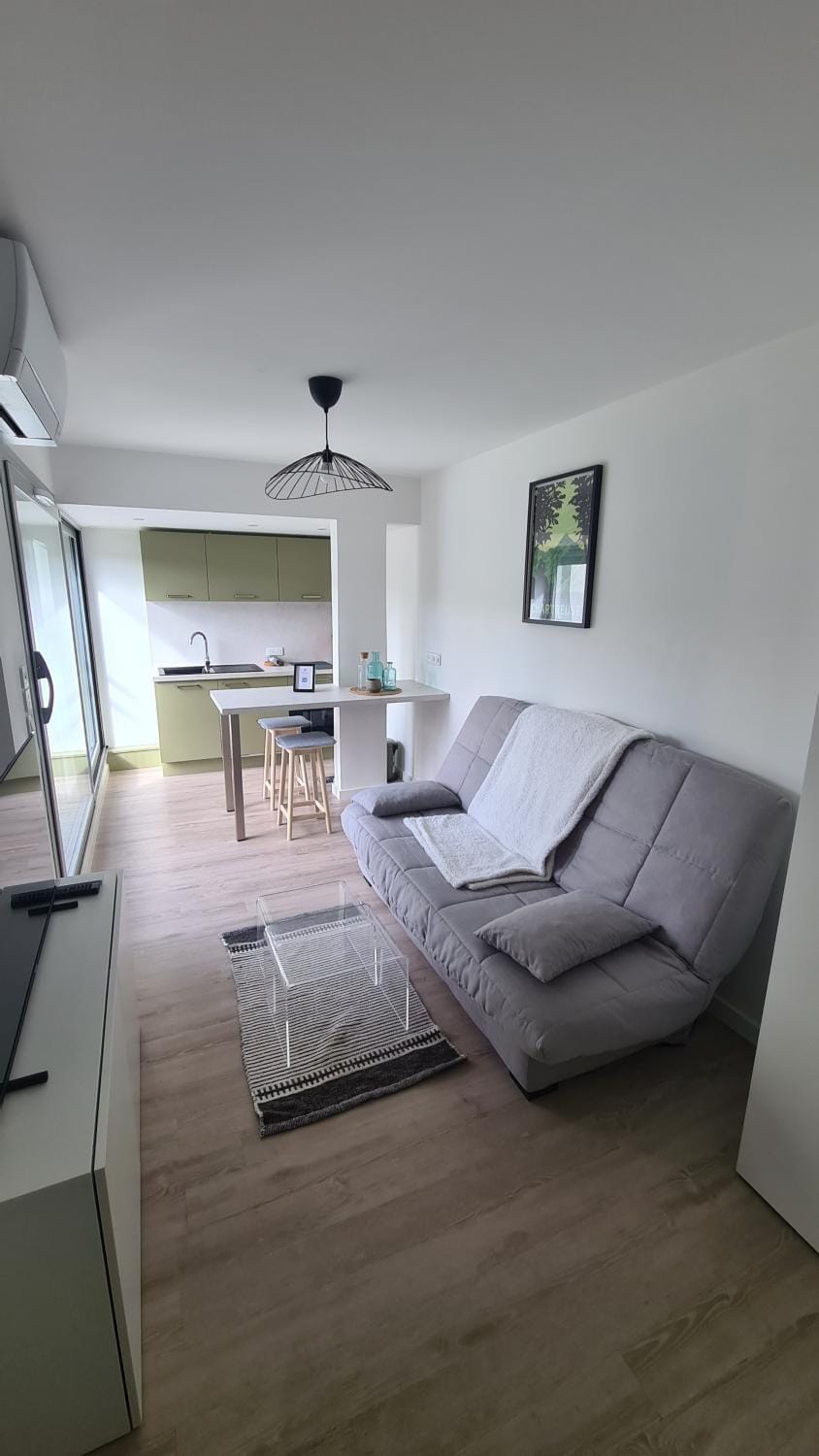 Studio moderne Climatisé Meylan centre proche CHU Apartment in Meylan