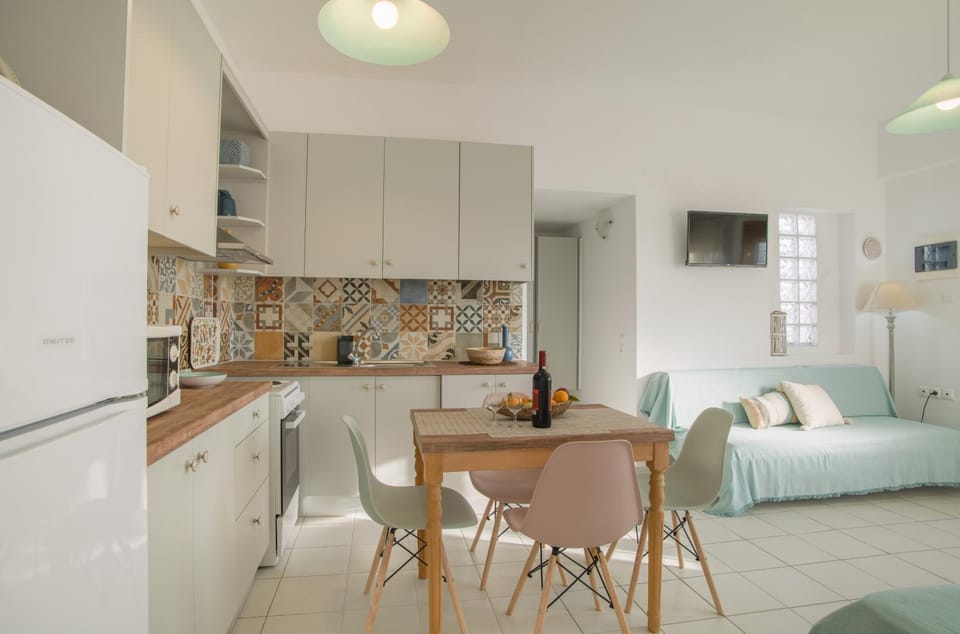 Dining area, kitchen