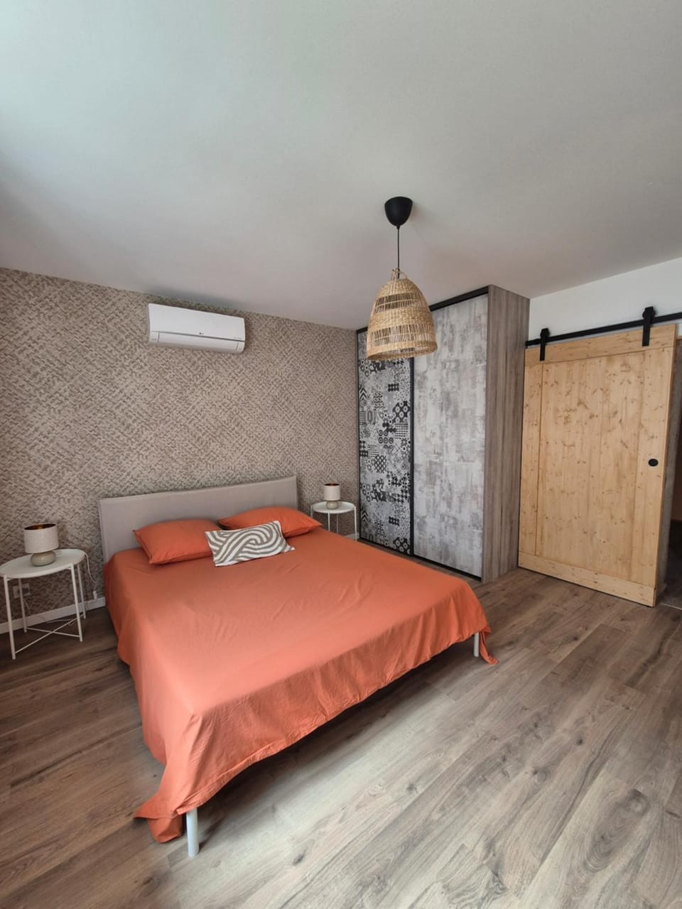 La place House in Auvergne-Rhône-Alpes