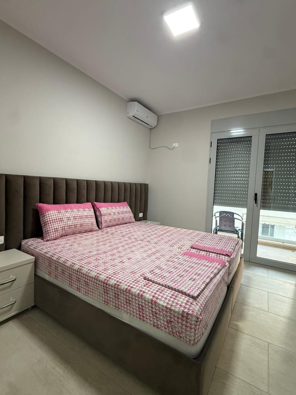 Bed, Photo of the whole room, Bedroom, air conditioner