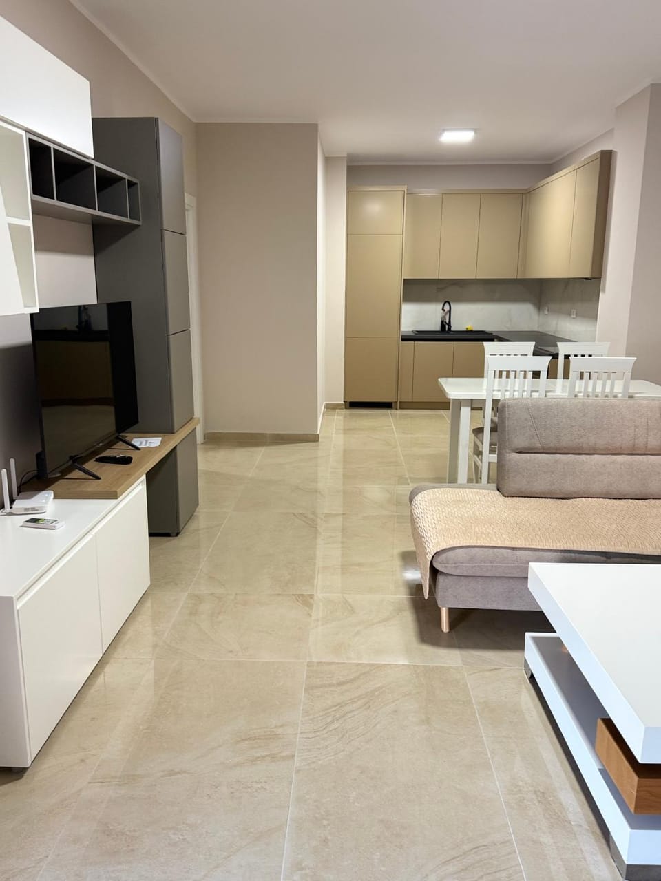 Kitchen or kitchenette, Living room, Seating area, Dining area, oven, stove