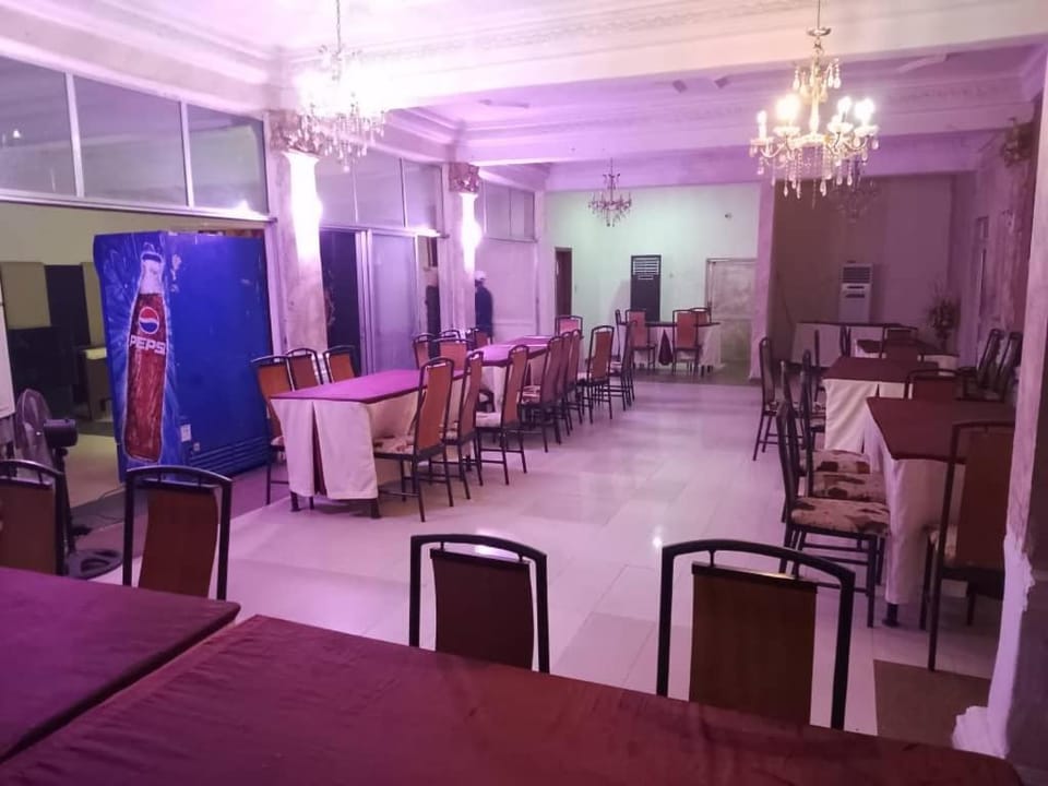 Restaurant/places to eat, Banquet/Function facilities
