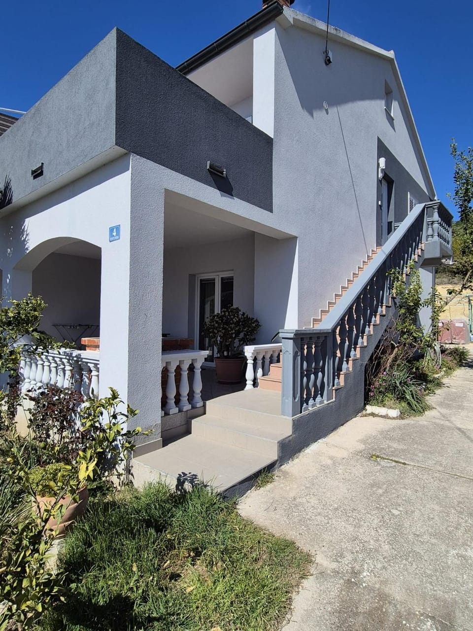 Floor plan, Location, Quiet street view