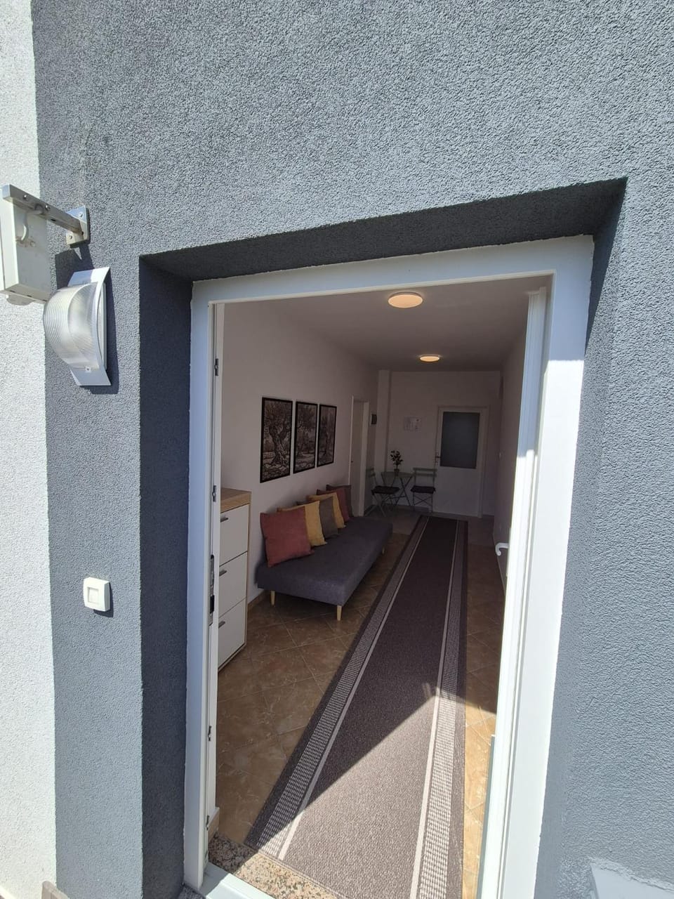 Facade/entrance