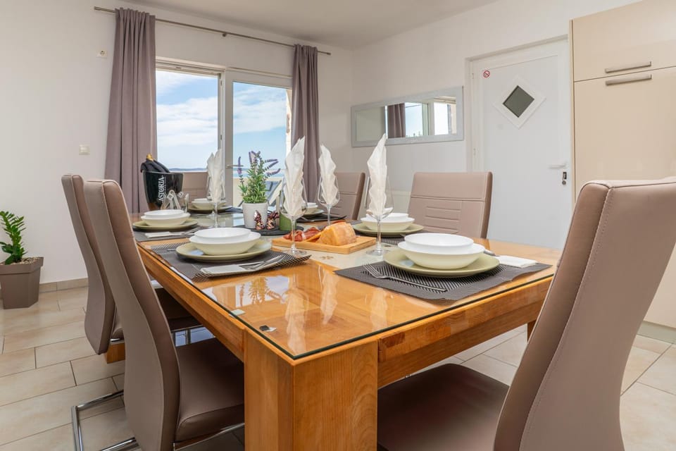 Dining area, Sea view