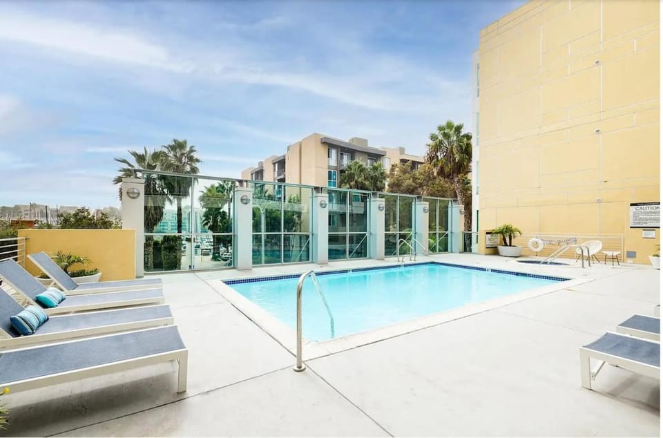 Property building, Swimming pool, sunbed