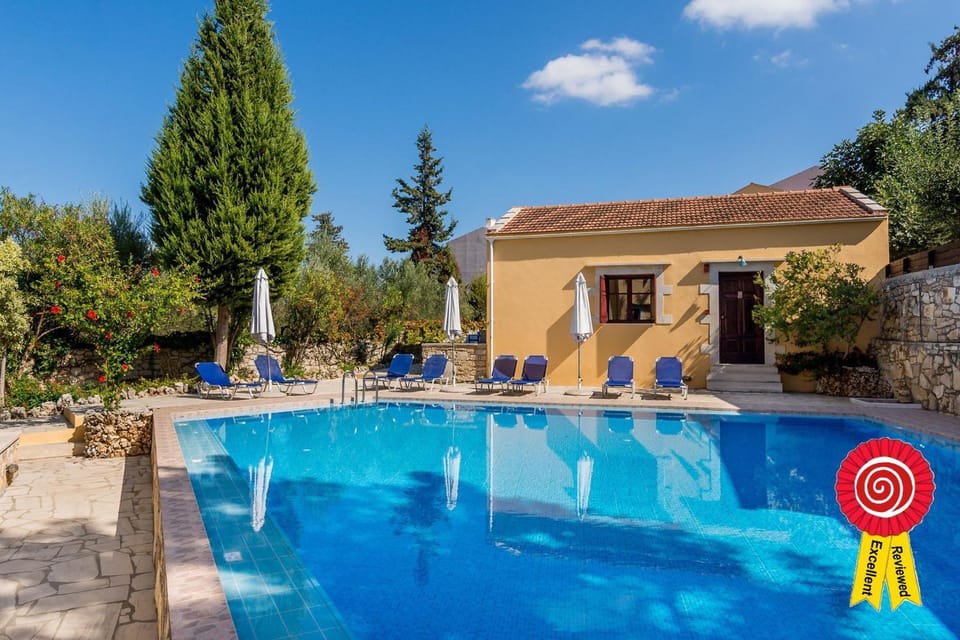 Balcony/Terrace, Swimming pool, sunbed