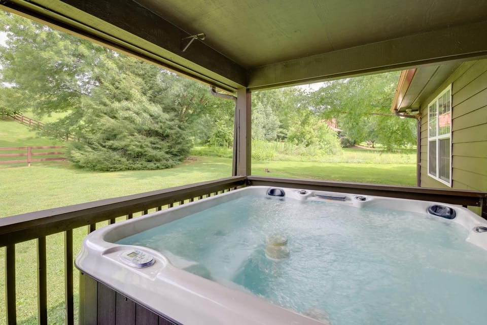 Expansive Smoky Mtn Retreat w/ Main & Guest Cabins Cabin in Sevier County