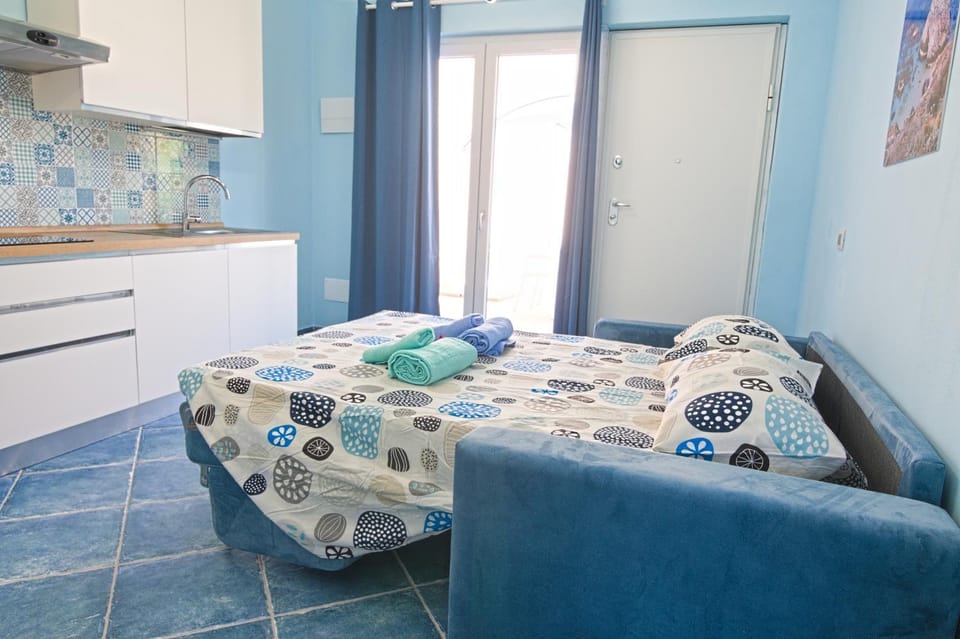 Bed, Living room