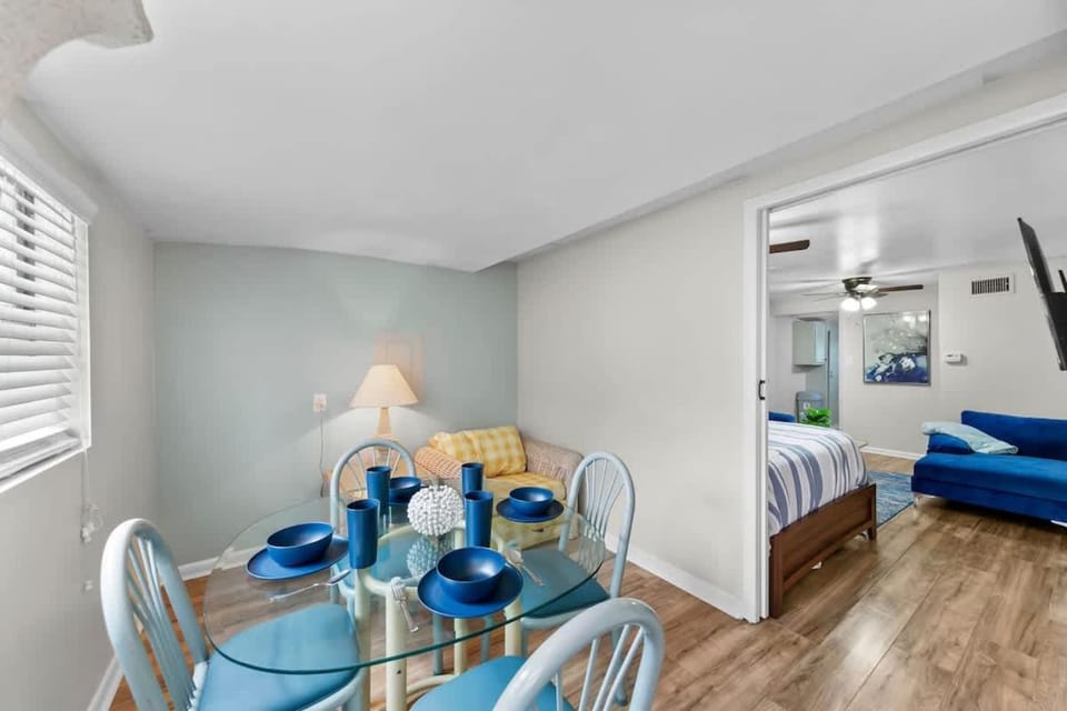 The Cozy Deal Washer and Dryer Central Budget Friendly House in Jacksonville