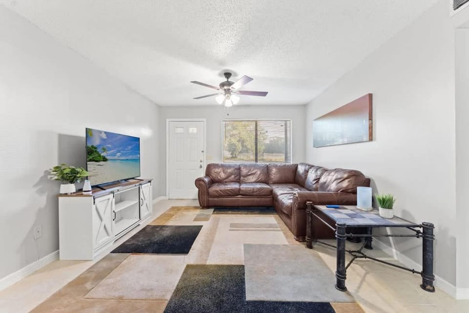 San Jose Forest 2bd 2ba Long-Term Family Friendly Apartment in Jacksonville