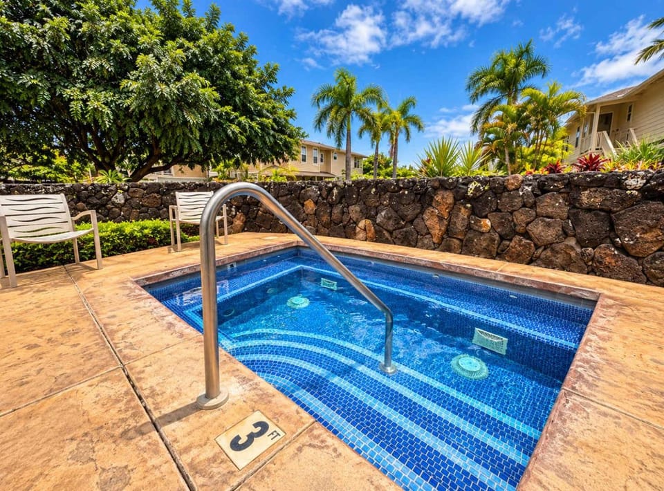 Nihilani 7A Resort Style Living with Central AC & Pool House in Princeville