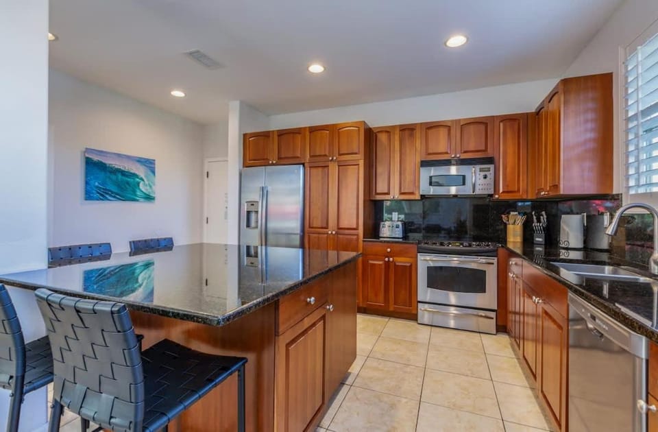 Nihilani 7A Resort Style Living with Central AC & Pool House in Princeville