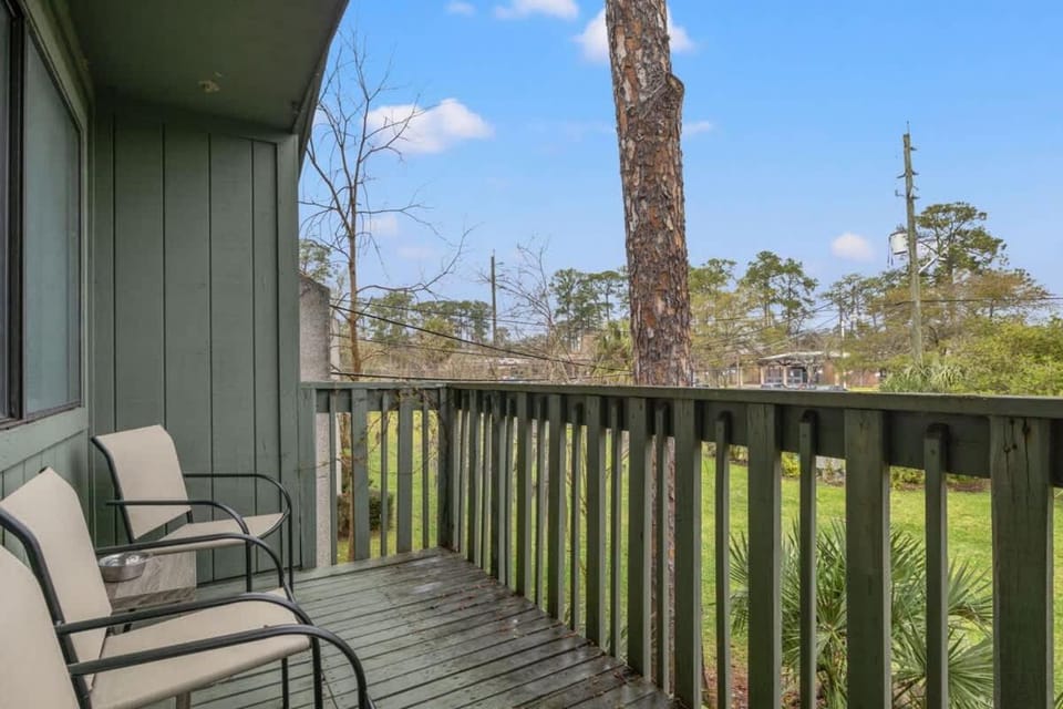 EconoChic Hideaway 2bd 2ba Family Friendly Washer and Dryer House in Jacksonville