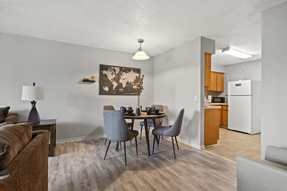 EconoChic Hideaway 2bd 2ba Family Friendly Washer and Dryer House in Jacksonville