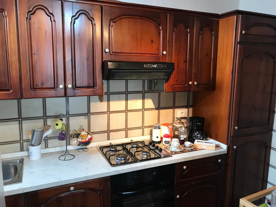 Kitchen or kitchenette, Communal kitchen