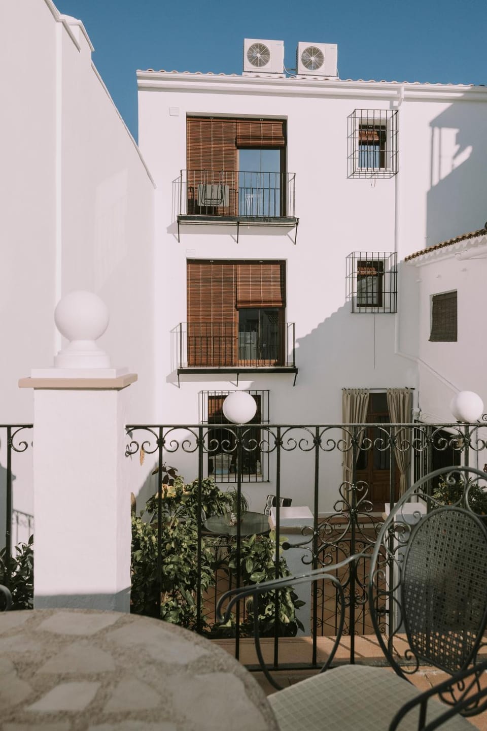 Property building, Patio, Garden, Balcony/Terrace
