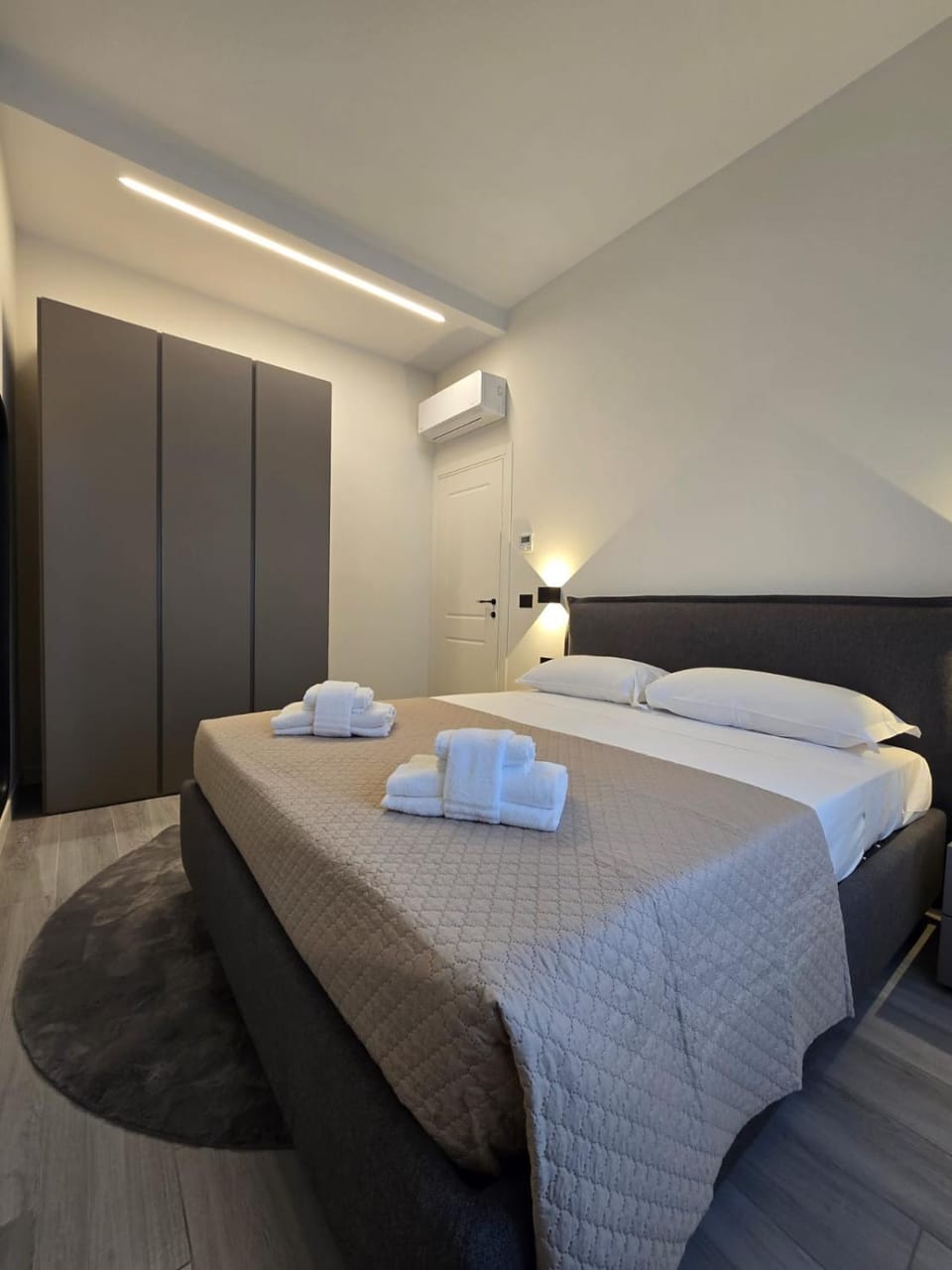 Bed, Bedroom, towels, wardrobe, air conditioner