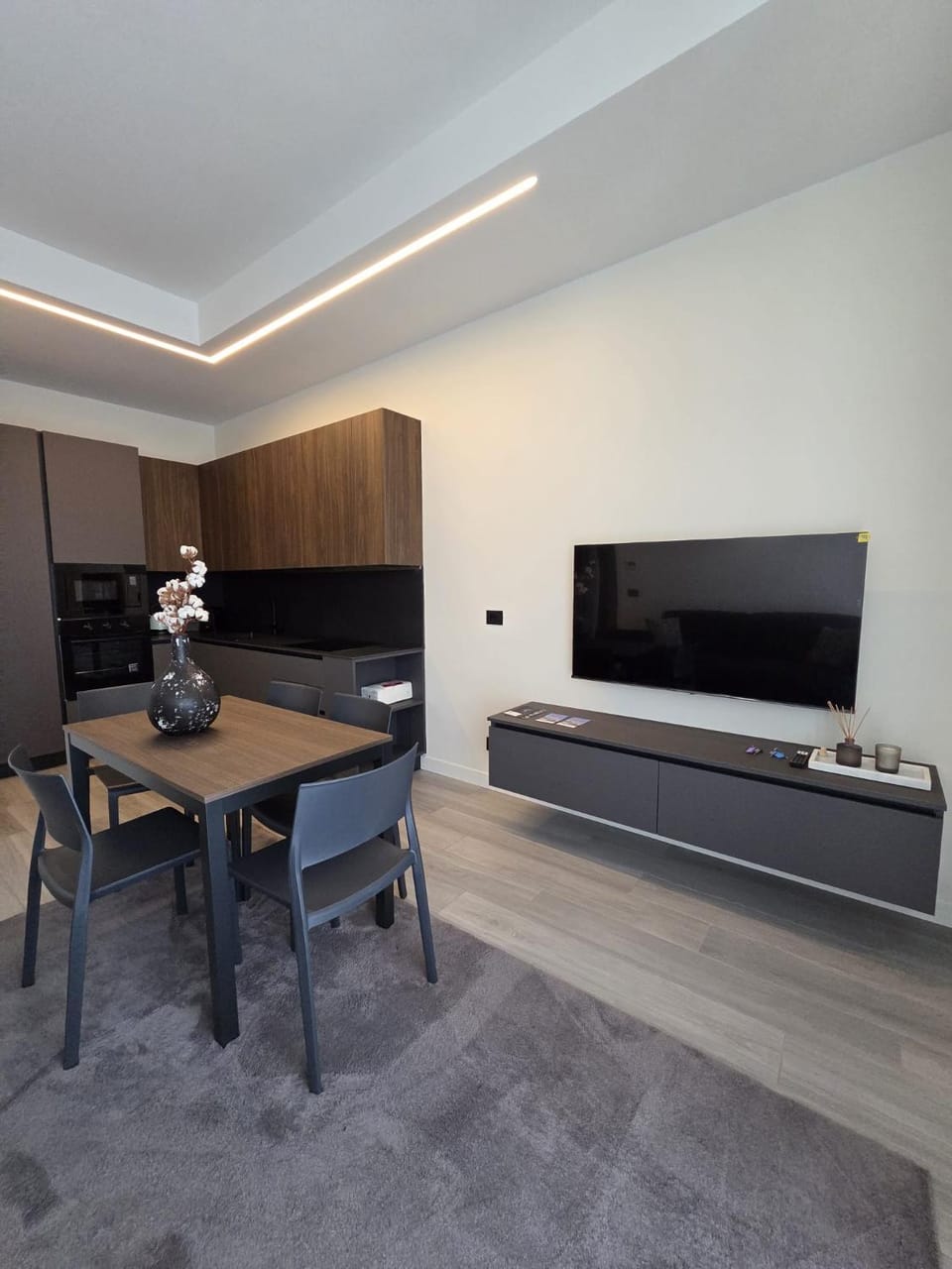 Kitchen or kitchenette, Living room, Dining area