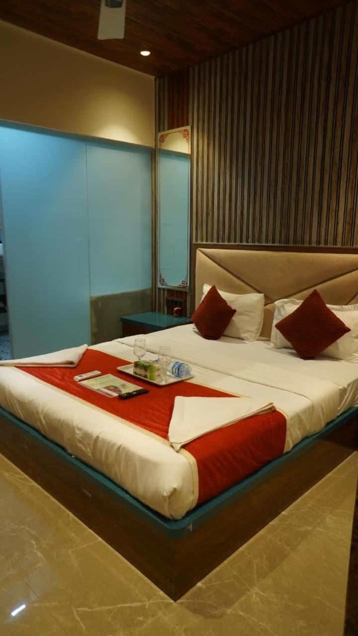 Near Beach HOTEL - VERSOVA INN Hotel in Mumbai