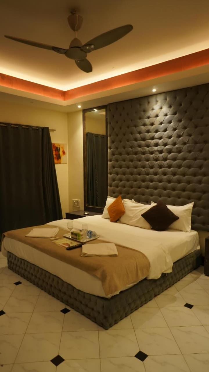 Near Beach HOTEL - VERSOVA INN Hotel in Mumbai