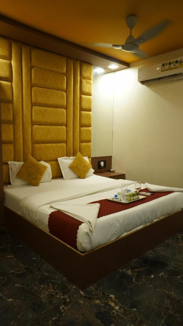 Near Beach HOTEL - VERSOVA INN Hotel in Mumbai