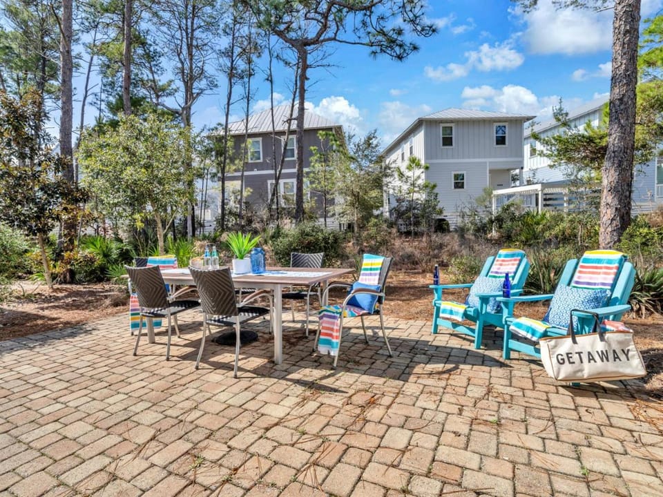 Patio, Day, Natural landscape, Seating area, Dining area, furniture