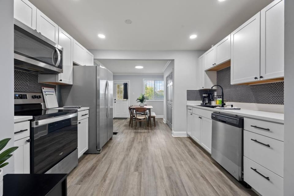 Kitchen or kitchenette, Dining area, dishwasher, oven, stove, toaster