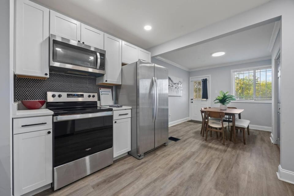 Kitchen or kitchenette, Dining area, dishwasher, oven, stove, toaster
