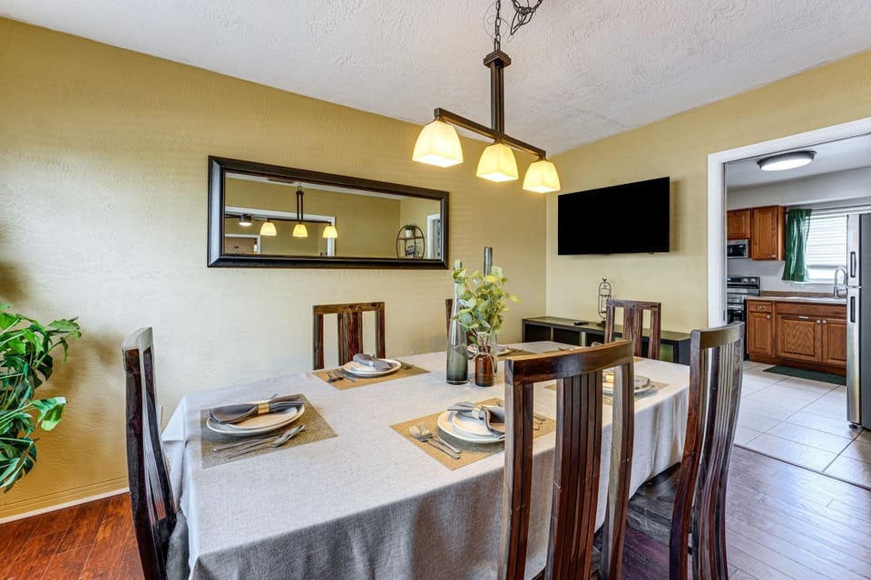 St Pete Home w/ Ample Parking! Near Dtwn & Beaches House in St Petersburg