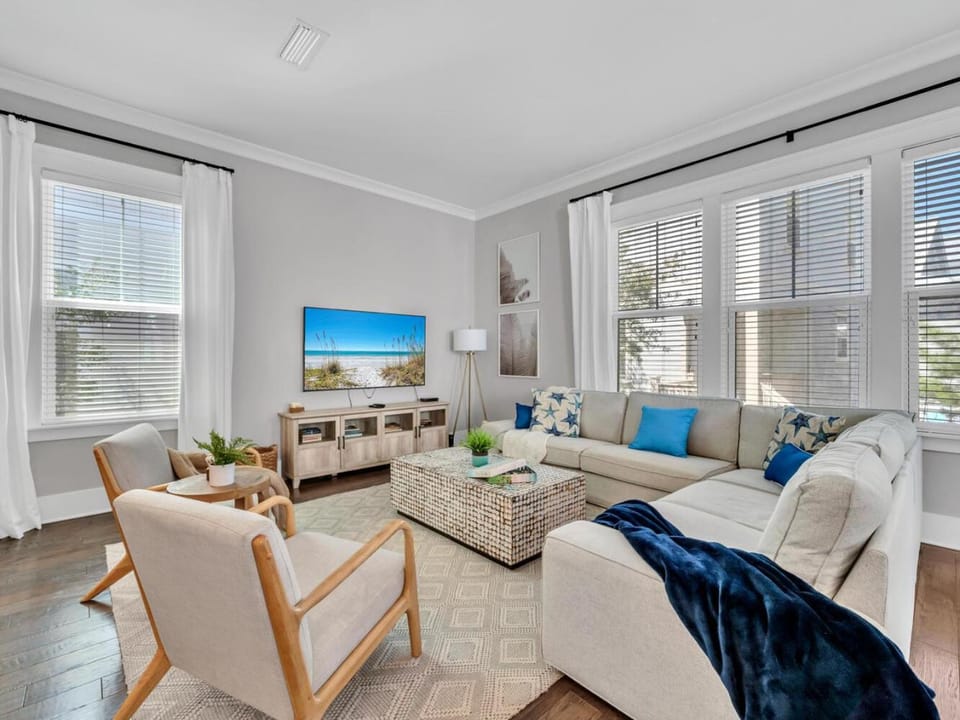 Day, TV and multimedia, View (from property/room), Living room, Seating area, furniture