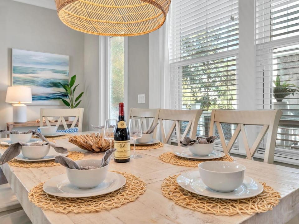 Day, Dining area, furniture