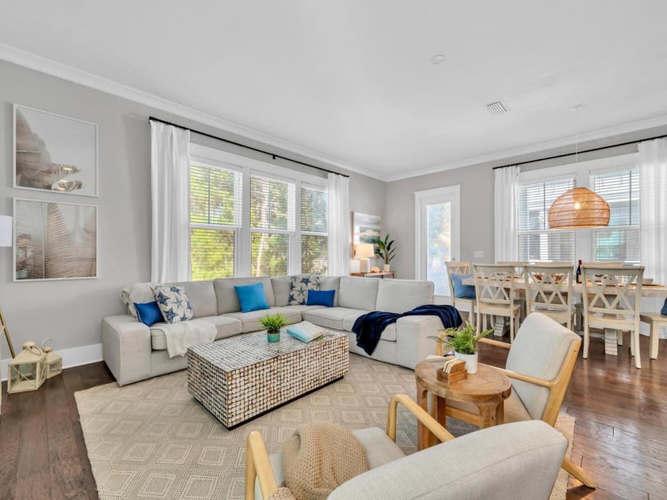 Day, Living room, Seating area, Dining area, furniture